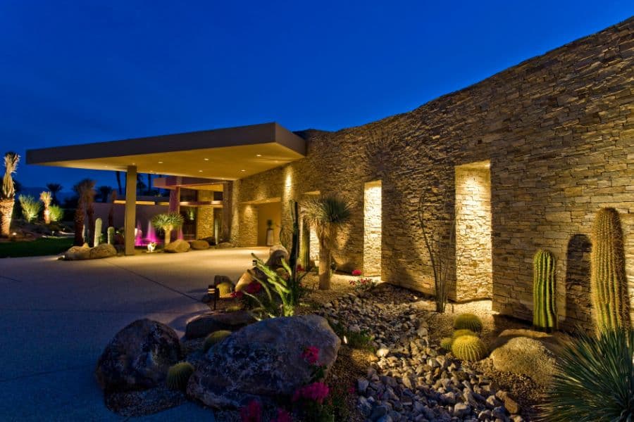 Scénomotique pour les espaces extérieurs : créer des ambiances éblouissantes en plein air